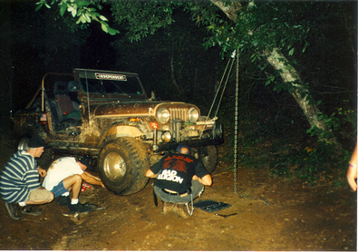 broken-jeep-being-fixed-on-the-trail-by-mre770.jpg