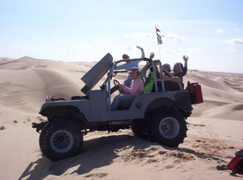 driving-on-sand-dunes