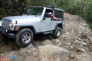 jeep-wrangler-rock-climbing