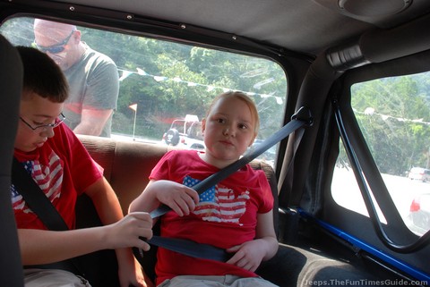 kids-jeep-seat-belts.jpg